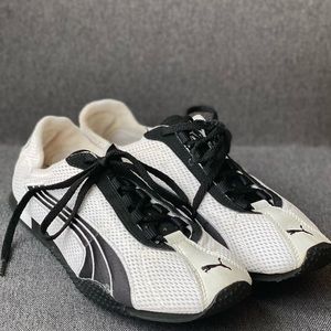 Puma lightweight sneakers (black and white)